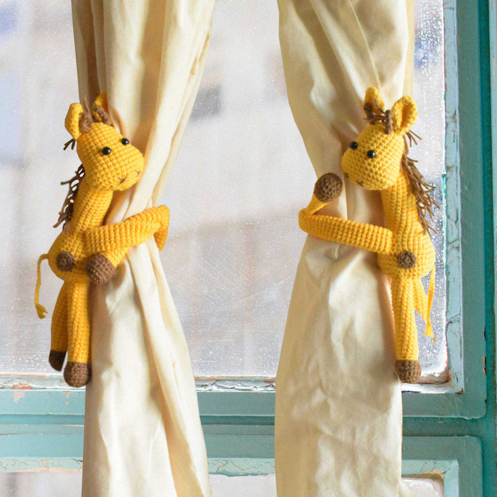 Set Of 2 Giraffes Curtain Holder Handmade Crochet Animal Finished Home Decor - SaiGonDoll